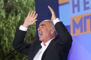 Επιλέγει την προσωπική αντιπαράθεση