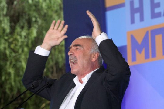 Επιλέγει την προσωπική αντιπαράθεση