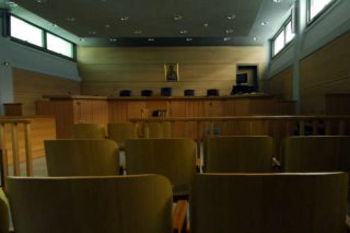 Παύση για ανάρμοστη συμπεριφορά του Κύπριου βοηθού γεν. εισαγγελέα