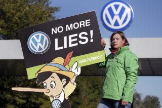 Κατακρημνίζεται η αξία της VW