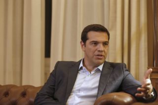 Αλ. Τσίπρας στην «Εφ.Συν.»: «Η Ν.Δ. κατεβαίνει στις εκλογές με πρόγραμμα και λίστες Σαμαρά»