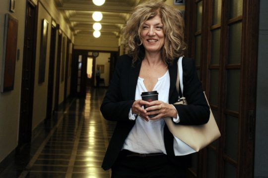 Χαμηλώνει τους τόνους για τα θρησκευτικά η Αναγνωστοπούλου