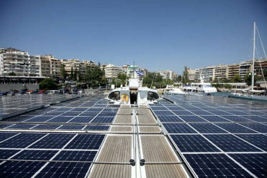 Συνταγματικό μόνο για τους οικιακούς καταναλωτές το τέλος αέριων ρύπων