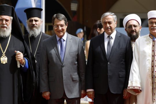 Ιστορική συνάντηση Αναστασιάδη-Ακιντζί με θρησκευτικούς ηγέτες