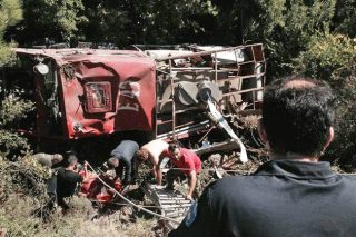Εσωσαν πυροσβέστες και συνέχισαν το… περπάτημα