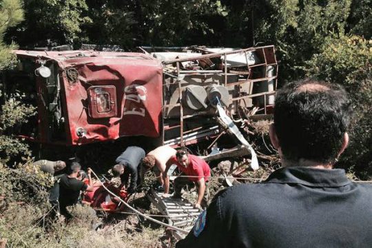 Εσωσαν πυροσβέστες και συνέχισαν το… περπάτημα