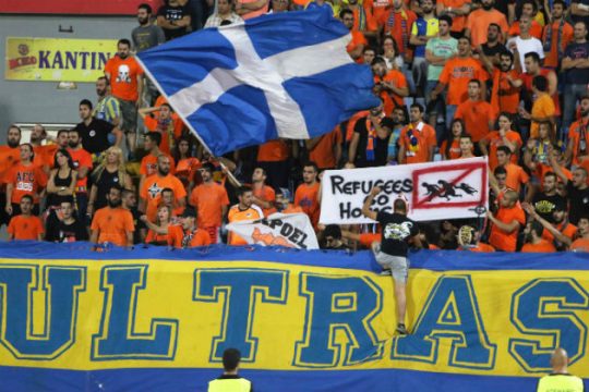 Ρατσιστικό πανό από μερίδα οπαδών του ΑΠΟΕΛ