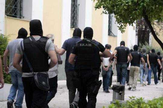 Προφυλάκιση για Πετρακάκο και τη σύντροφό του