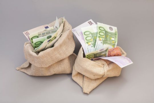 Να τα επιστρέψουν