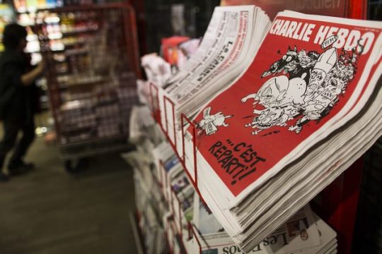 Charlie Hebdo: Μετά τις σφαίρες, η διχόνοια