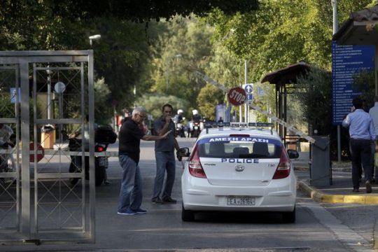 Νεκροί τρεις ασθενείς στο Δαφνί από πυρκαγιά
