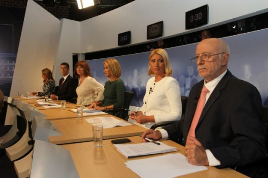 Φλύαρη και άνευρη τηλεμαχία