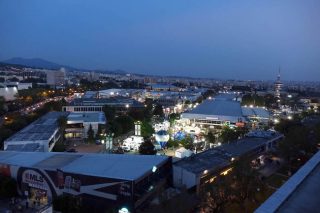 Ενίσχυση δεσμών με την πόλη και εμπορική αναγέννηση