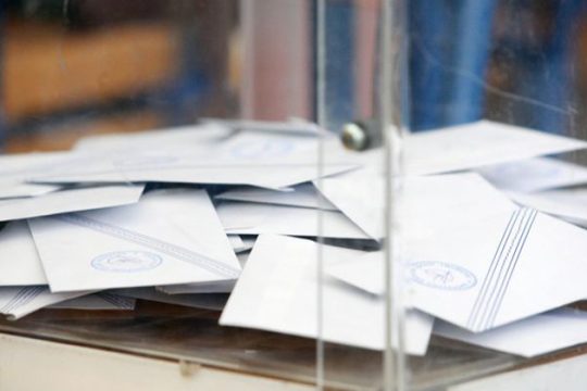 Eκλογές-απορία με πολλαπλές διηγήσεις
