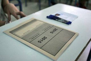 «Νόμιμοι» και «παράνομοι» εργολάβοι εξετάσεων