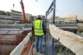 Η ανεργία παίρνει την ανηφόρα