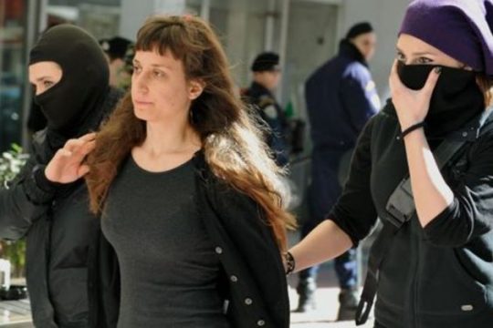 Συγκέντρωση για την Εύη Στατήρη έξω από το Γενικό Κρατικό