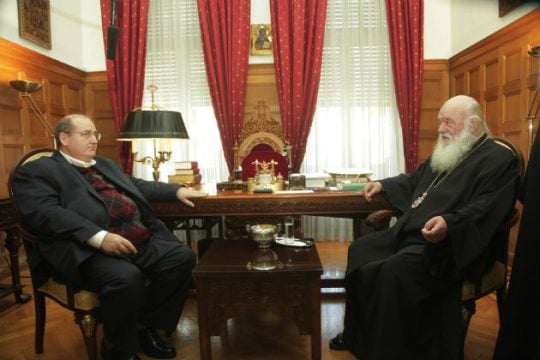 Τετ α τετ Ιερώνυμου – Φίλη με… θρησκευτικό υπόβαθρο