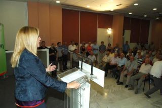 Διαχωριστική γραμμή με τη Ν.Δ. χαράσσει η Φώφη