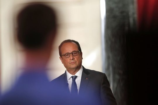 Φοροελαφρύνσεις και ανάκαμψη υπόσχεται ο Ολάντ εν όψει εκλογών