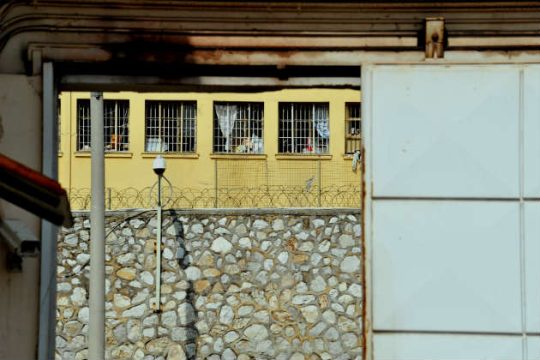 Στάση-συμπαράσταση στις γυναικείες φυλακές για την Εύη Στατήρη