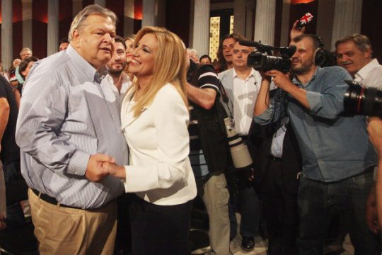 ΠΑΣΟΚ και Βενιζέλος επιτίθενται στον Τσίπρα