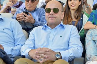 Βλέπει «άστρα» αντί για «αστεράκια»…