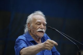 Με Μανώλη Γλέζο