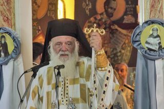 Ο αρχιεπίσκοπος, ο υπουργός, το Αγιο Φως και η Αγία Βαρβάρα