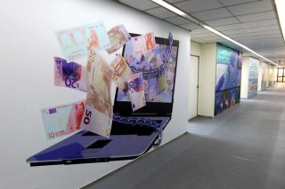 Tην εξανάγκαζε να εκδίδεται με «όπλο» γυμνές φωτογραφίες της
