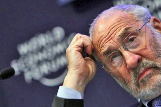 «Ροκάνισε» τα εισοδήματα η διάσωση των τραπεζών