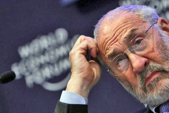 «Ροκάνισε» τα εισοδήματα η διάσωση των τραπεζών