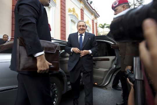 Άρση του αμερικανικού εμπάργκο ζητεί ο Ραούλ Κάστρο