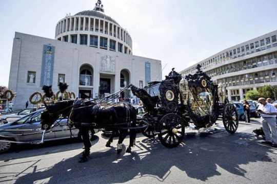 Το οργανωμένο έγκλημα στα τηλεοπτικά πάνελ…