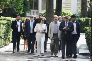 Πασοκοδεξιά κυβέρνηση;