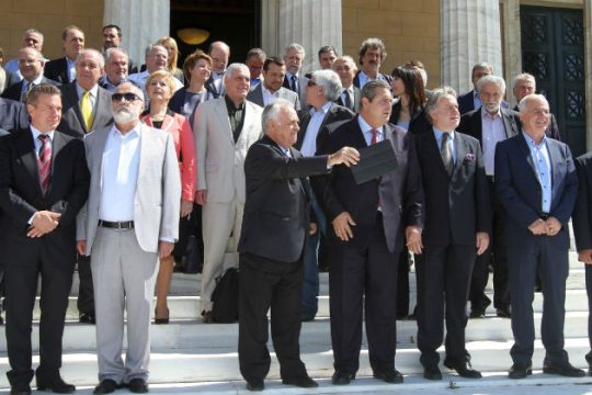 «Πυρά» από την αντιπολίτευση στην κυβέρνηση ΣΥΡΙΖΑ-ΑΝ.ΕΛΛ.