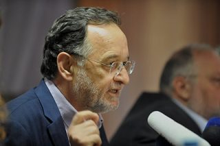 Εθνικό νόμισμα όπως… ένα ποτήρι νερό
