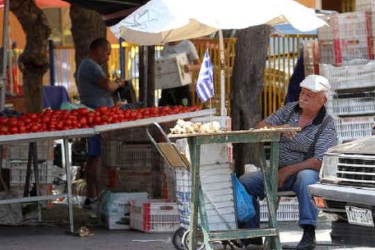 ΟΟΣΑ: Στο 73% έχει πέσει το διαθέσιμο εισόδημα στην Ελλάδα