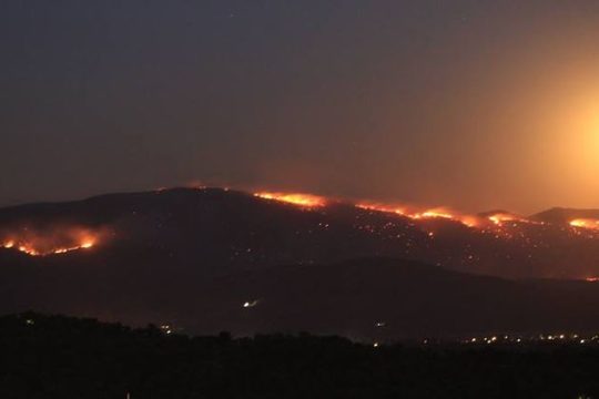 Η Λέσβος «καίγεται»