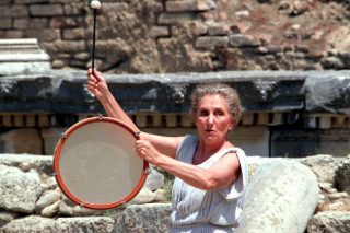 Ιέρεια και δασκάλα του θεάτρου μας