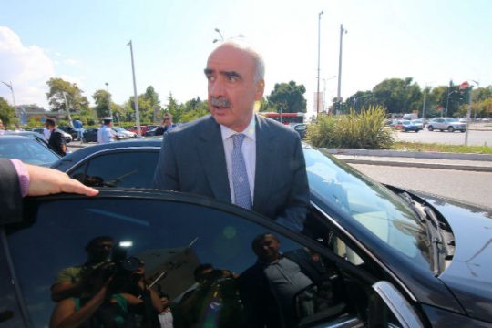 Εκανε (και) τις απολύσεις