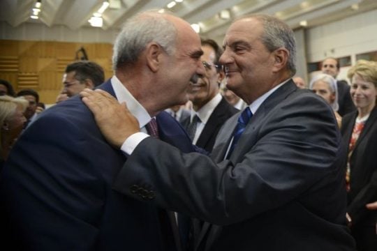 Οι δελφίνοι, οι τέως και τα τζάκια