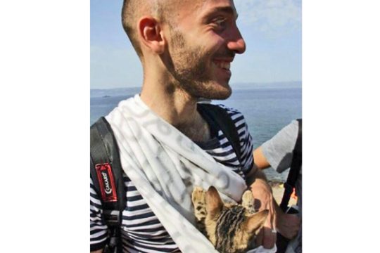Στο μεγάλο ταξίδι αγκαλιά με τα ζώα τους