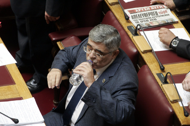 Ο φύρερ της Χρυσής Αυγής, Ν. Μιχαλολιάκος είναι κότα