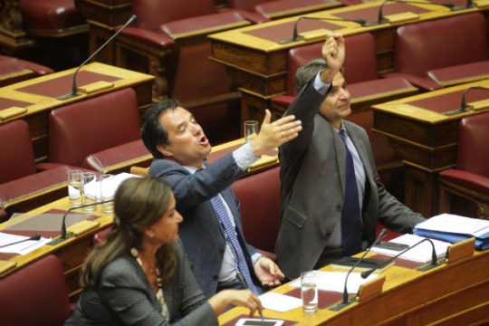 Αναμένουν, χωρίς να αποκλείουν, οι δελφίνοι