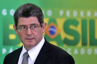 Πολιτικά παιχνίδια στην πλάτη του λαού