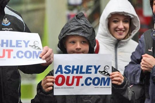 Η καμπάνια «ashleyout.com»