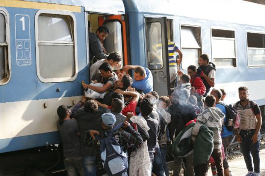 Εγκλωβισμένοι πρόσφυγες στο σταθμό της Βουδαπέστης