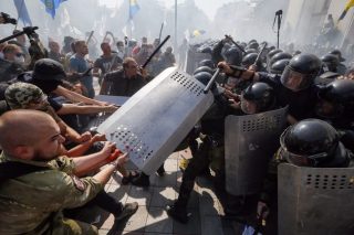Ακροδεξιός… χαμός εντός κι εκτός Βουλής
