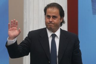 Με μηνύσεις απειλεί για το «συνδικαιούχος»